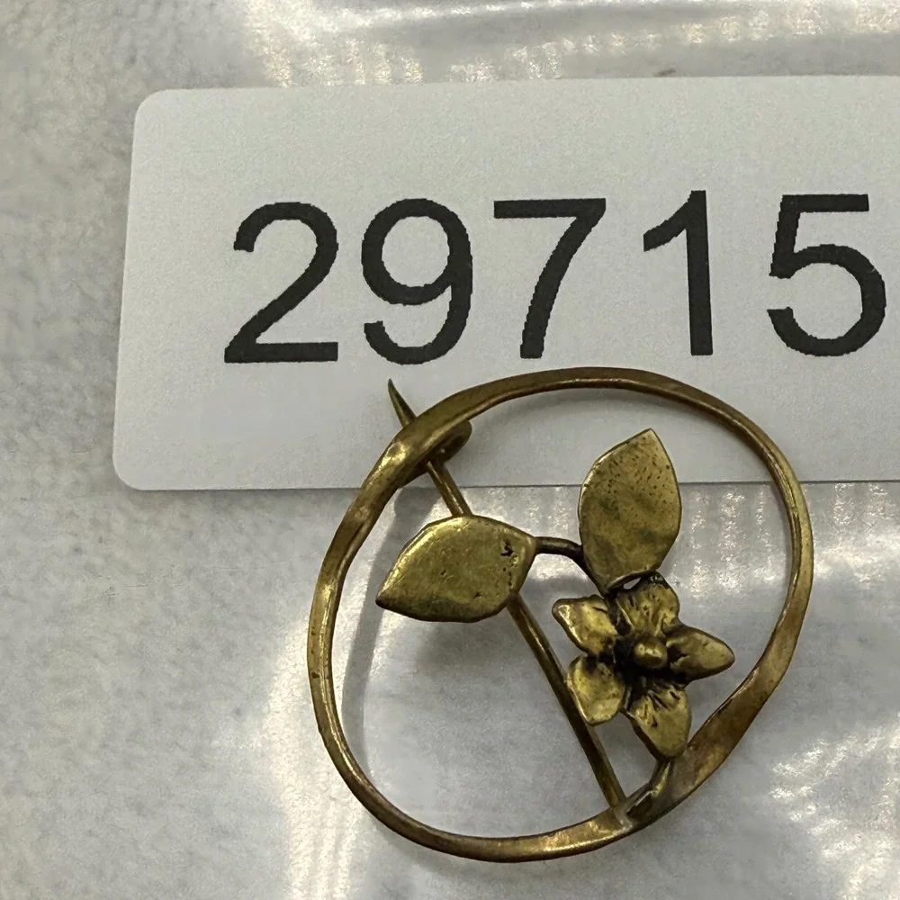 Vintage Victorian Flower Leaf Oval Brooch Gold Tone Pin